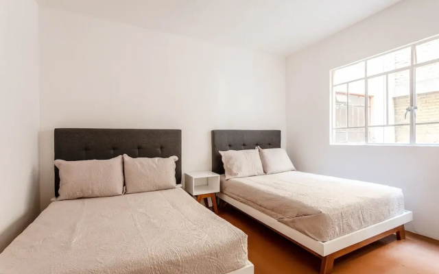 Stay Connected in Roma - 3br- Fast Wifi- Laundry