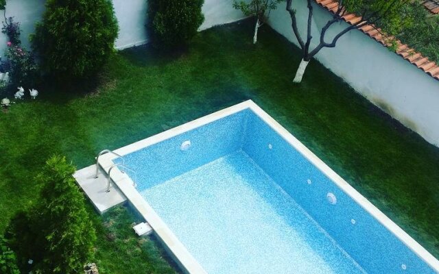 Brilliantin Guest House