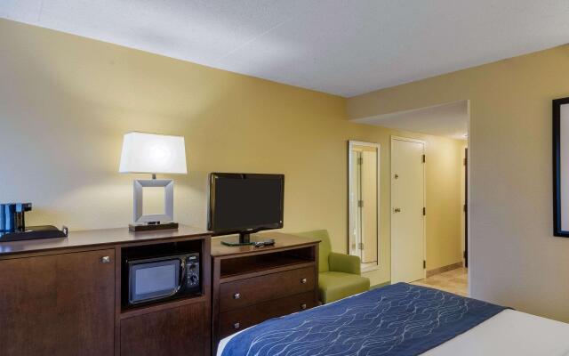 Comfort Inn & Suites Newark - Wilmington