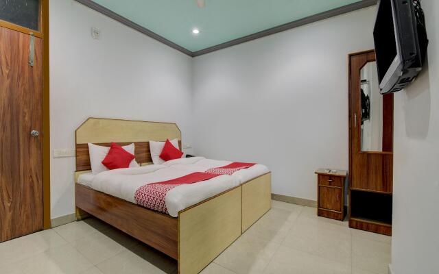 OYO 4275 Hotel Sunraj Residency