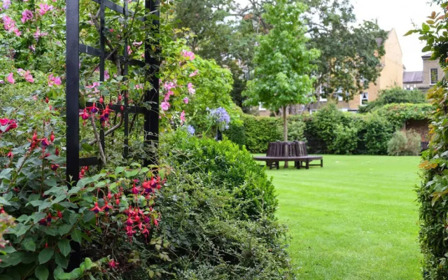 Spacious 4 Bedroom West London Flat