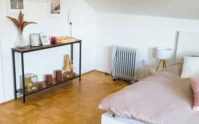 DG Rechts 40m 2-Zimmer Wohnung