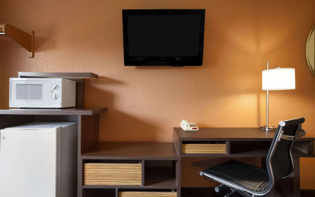 Super 8 by Wyndham Fairview Heights-St. Louis