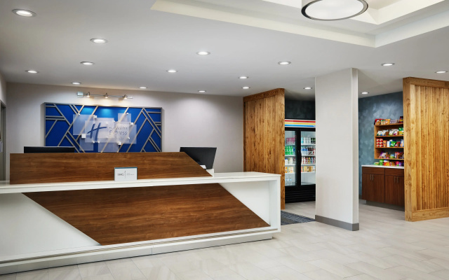 Holiday Inn Express & Suites Wheeling by IHG