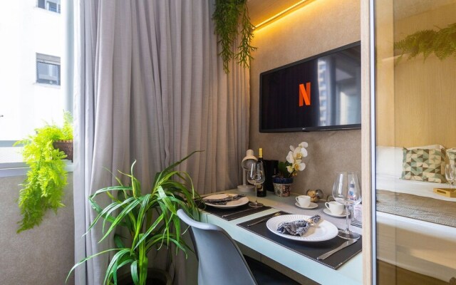 Apartamento moderno com piscina e AC