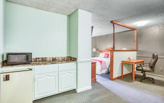 OYO Townhouse Tulsa Woodland Hills