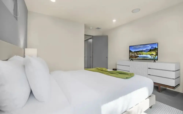 Solara Point - Sunset to Skyline With Pool & Epic Views