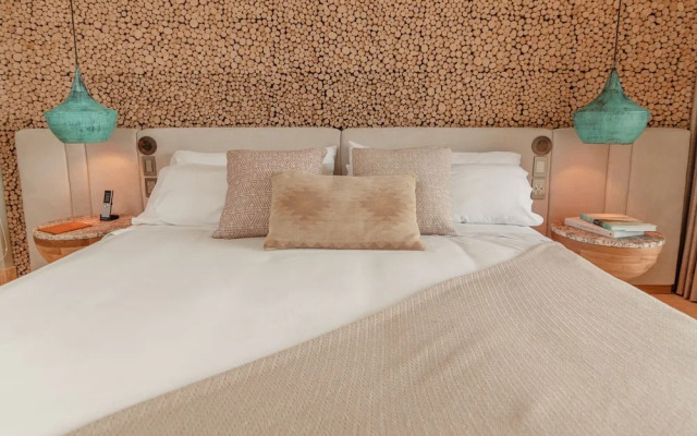 The Brown, Guatape, Autograph Collection