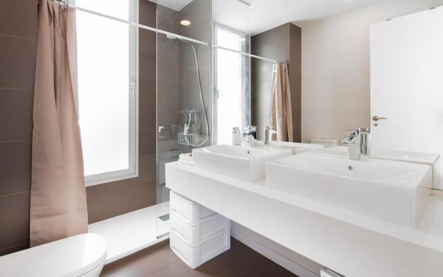 LM352B- Spacious family penthouse with sea view