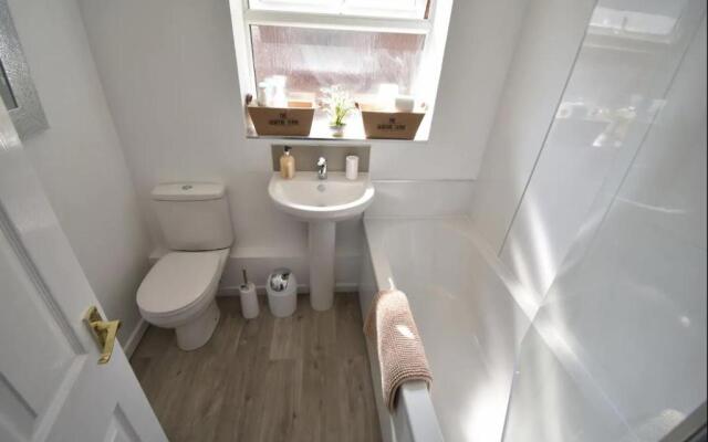 3-Bedroom Comfy Home in Solihull