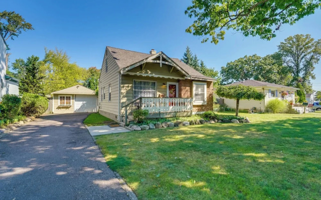 5 Mi to Downtown: Royal Oak Bungalow!