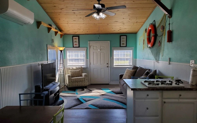 Nautical That One Apartment Near City Attractions by Redawning