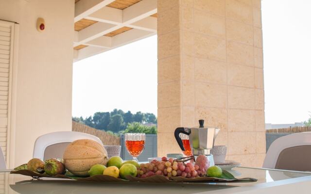 TD Villa Patrizia Pool & Alfresco Kitchen