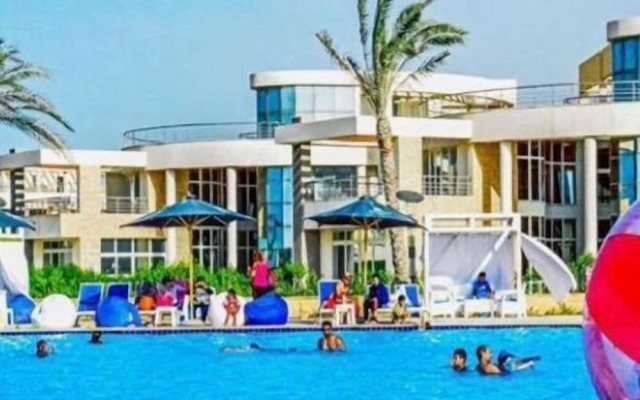 Marseilia Beach 4 - Families Only