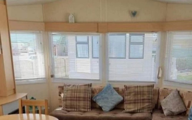 Beautiful 2-bed Caravan in Abergele Town
