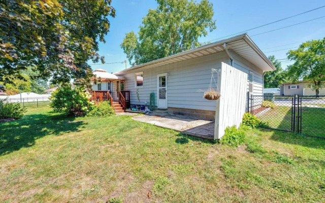 Pet-friendly Waterloo Abode w/ Deck!