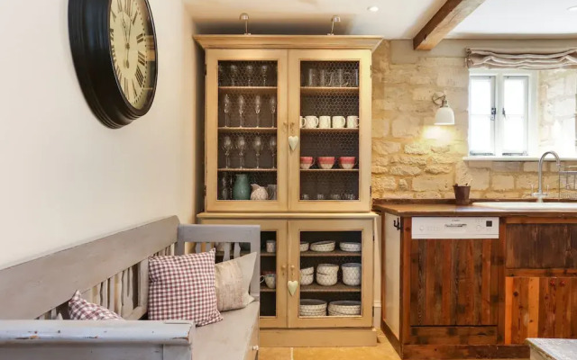 Classic Family Barn Conversion in Radcot