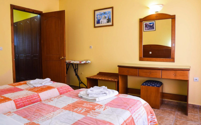 Chrysoula Hotel & Apartments