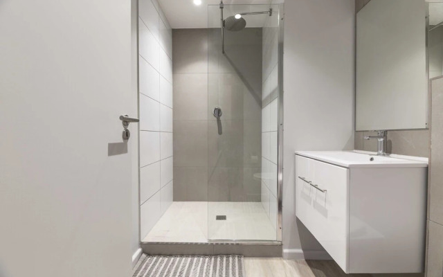 C502 Woodstock Quarters with Pool & Gym