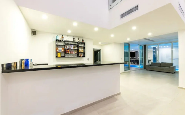 Ultra Modern Villa with Chef & Maid