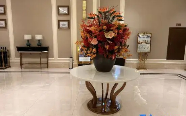 Vienna Hotel (Queshan Longshan Avenue)