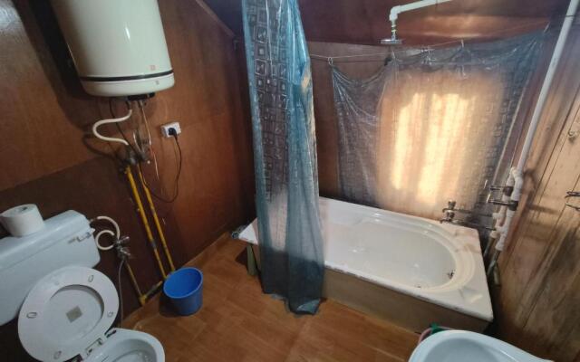 Houseboat New Suzan