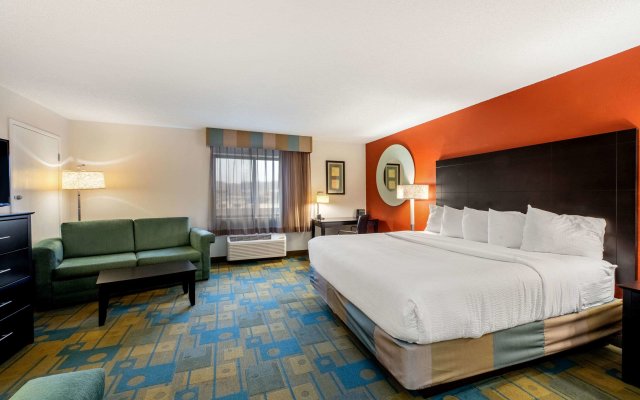 La Quinta Inn & Suites by Wyndham Mansfield OH