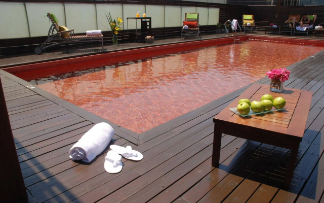 Broadway Hotel & Suites