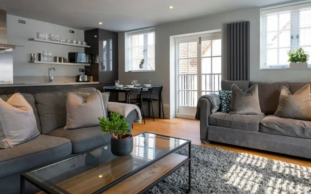 Modern Luxury Apartment In The Heart of Henley