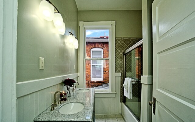 2 Bed Home in Downtown Savannah
