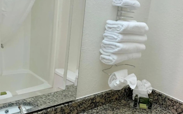 Bicentennial Inn