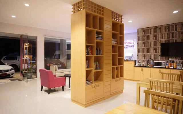 Chompu Nakarin Apartment
