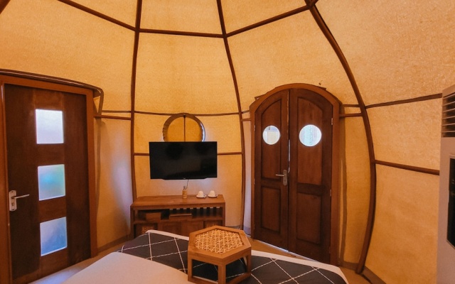 Triyana Resort and Glamping – Guest Rooms – Carangsari