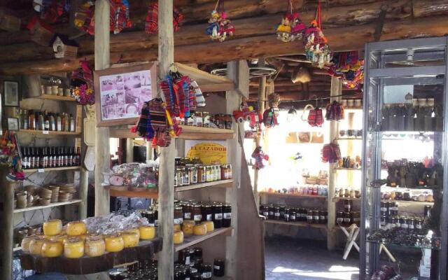 Complejo Dulcería El Cazador y cabañas