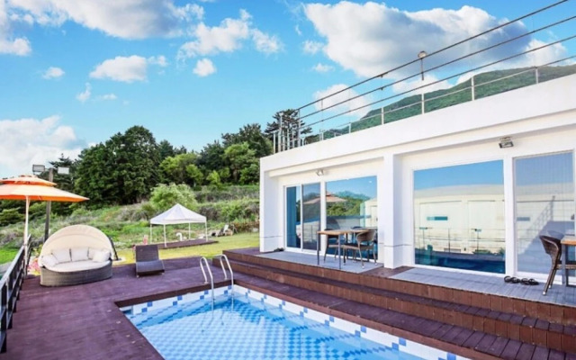 Geojedo Starmarine Pool Villa