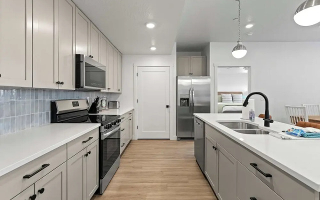 Cliffside Vista Stay for 7!