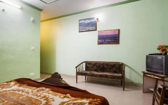 ADB Rooms Hotel Sahiwa