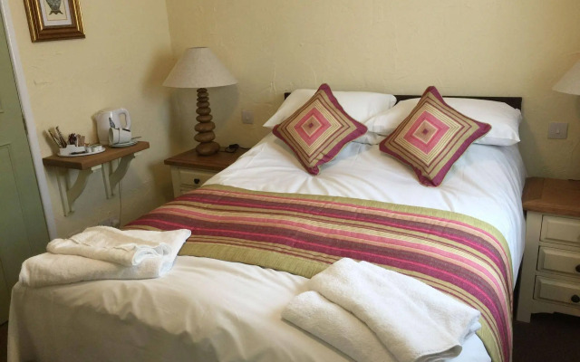 The Royal Victoria & Bull Hotel
