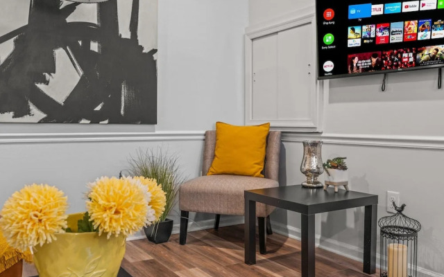 East Passyunk Trendy Apartment