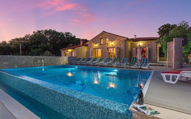 Amazing Home in Medulin With Wifi and 6 Bedrooms