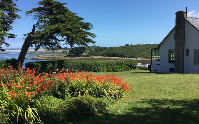 Superb sea View / Private Beach Access