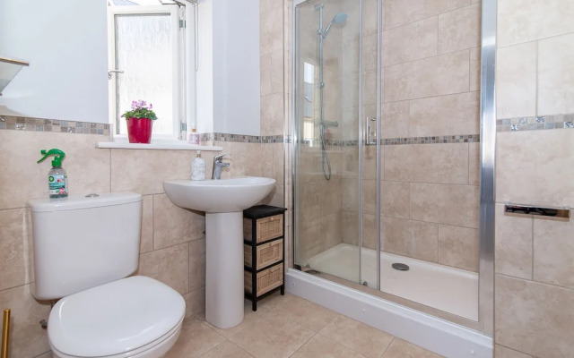 Elegant Ludlow Haven: 4Bed Ultimate Tranquility