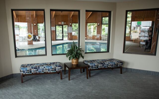 Lomira Inn and Suites