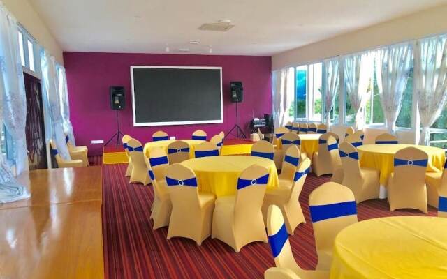 Gold Hotel