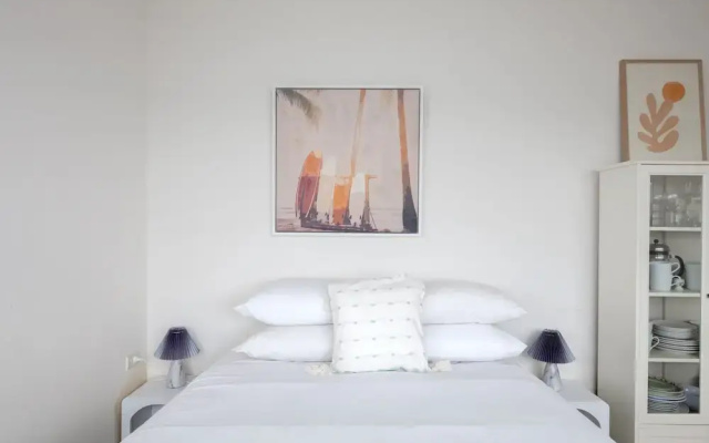 Studio in Elizabeth Bay With Pool & City Views
