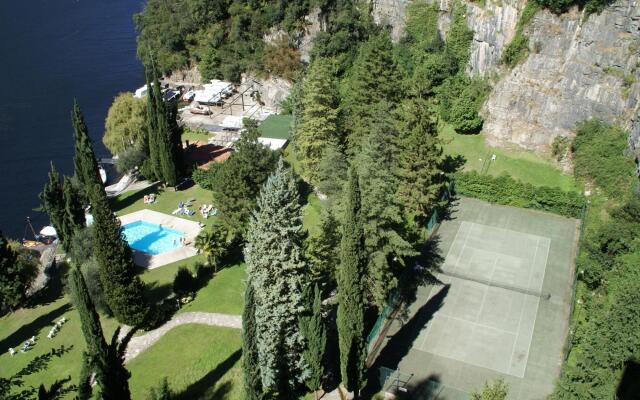 Spacious Apartment in Pognana Lario with Pool