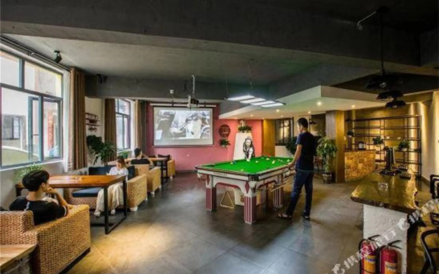 Comma Travel International Youth Hotel