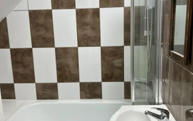 Remarkable 1-bed Studio Apartment in Redbridge