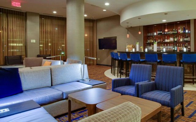 Courtyard by Marriott Republic Aprt Long Island/Farmingdale