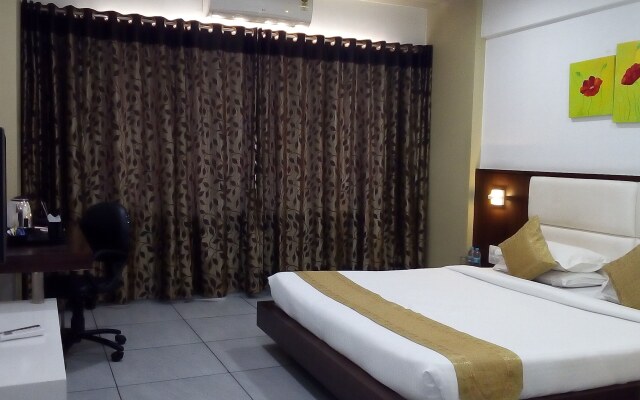 Crimson Park Shripriya Hotel